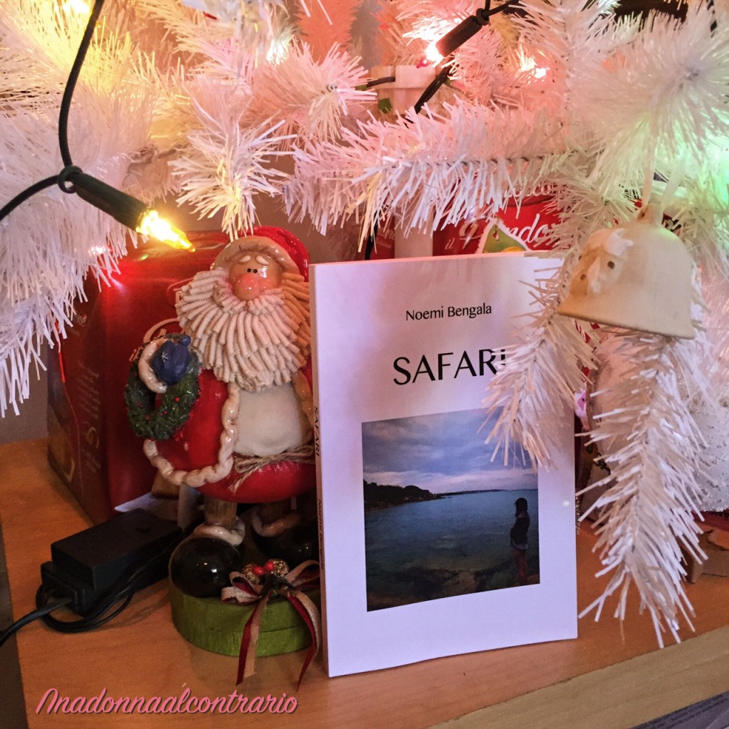 Babbo Natale sotto l'albero con il libro di Noemi Bengala, Safari