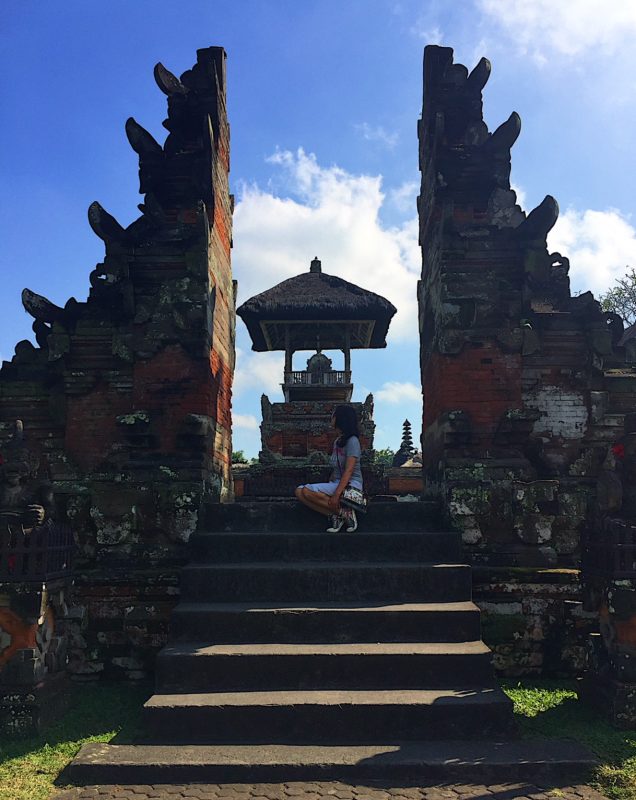 Viaggiare a Bali: porte del tempio Taman Ayun nel giro del mondo