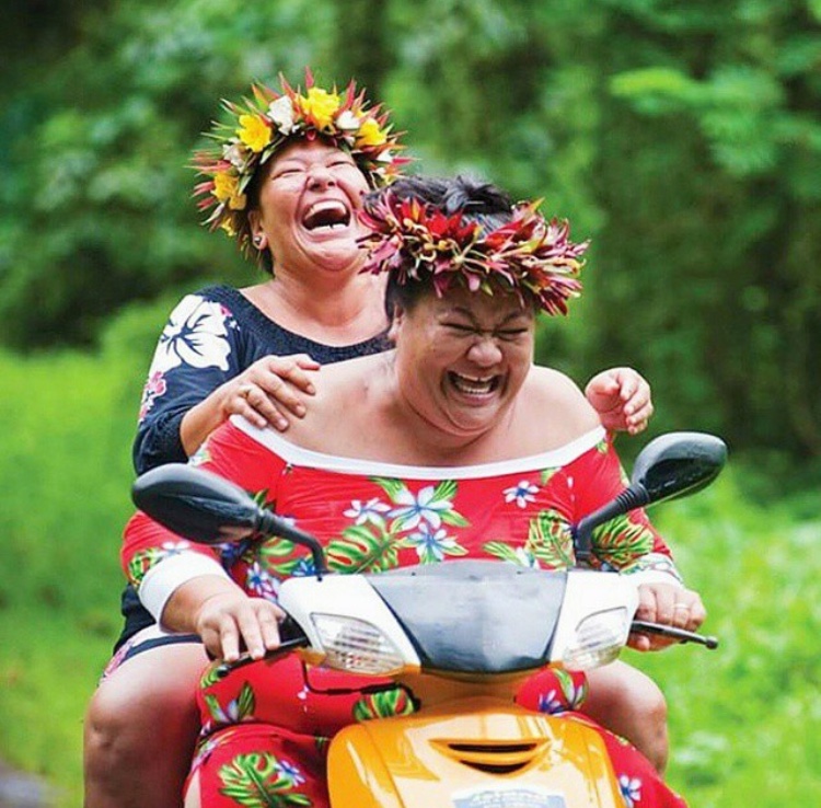 Lydia e Nene alle Cook Islands