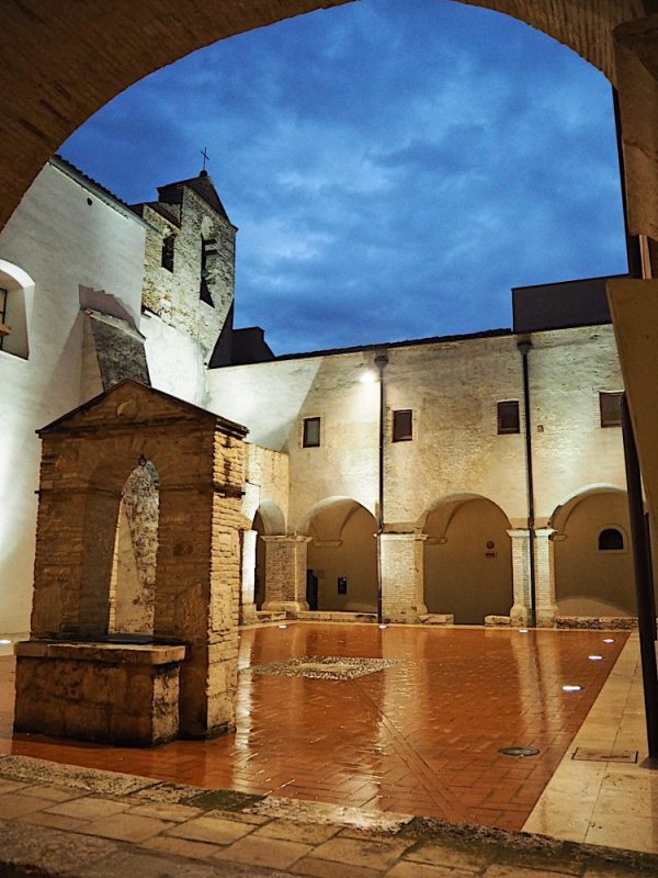 Biblioteca comunale storica Lucera cosa vedere Monti Dauni