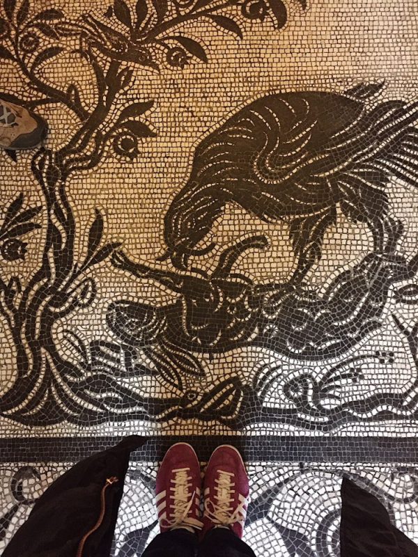 Pavimento a mosaico romano proveniente da Ostia Antica esposto ai Musei Vaticani