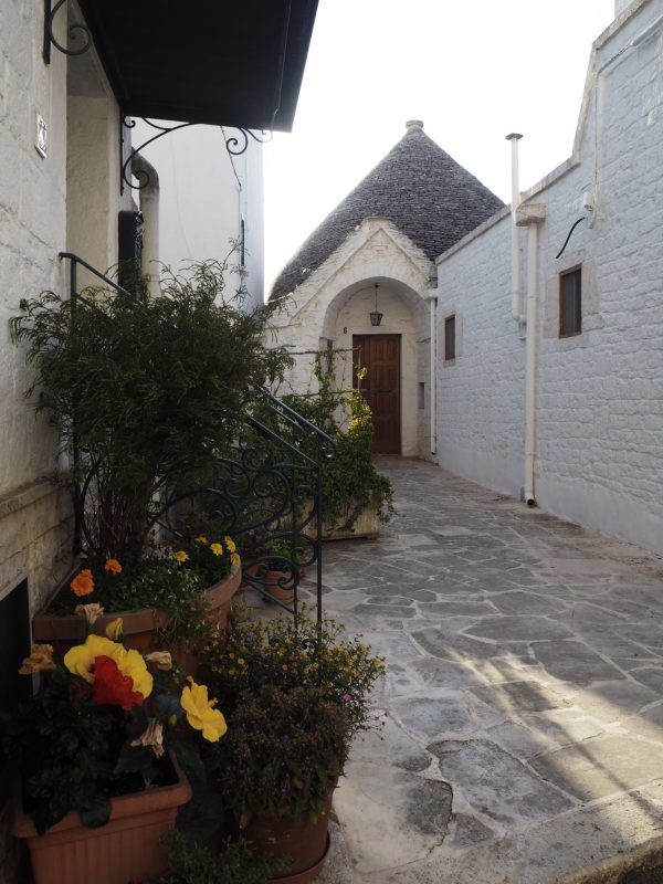 Rione Aia Piccola Alberobello vicoli tranquilli tra trulli autentici senza turisti