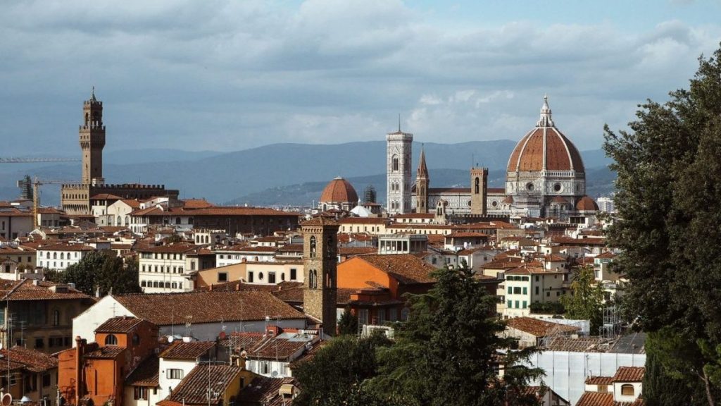 Vista panoramica di Firenze dal Piazzale Michelangelo al tramonto