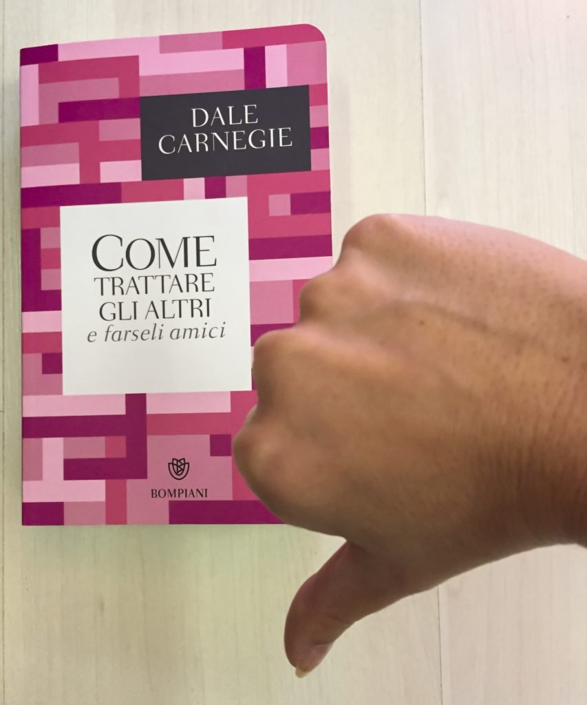 Recensione critica Dale Carnegie cosa non convince libro crescita personale