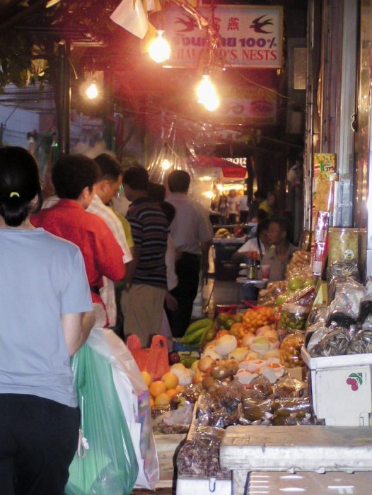 Chinatown Bangkok strade colorate mercati Talat Mai