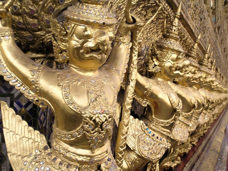 Dettaglio architettonico Grand Palace Bangkok oro decorazioni