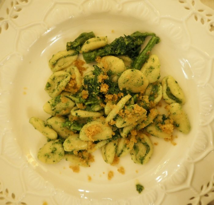 Orecchiette fatte a mano Taverna della Torre centro storico Cisternino