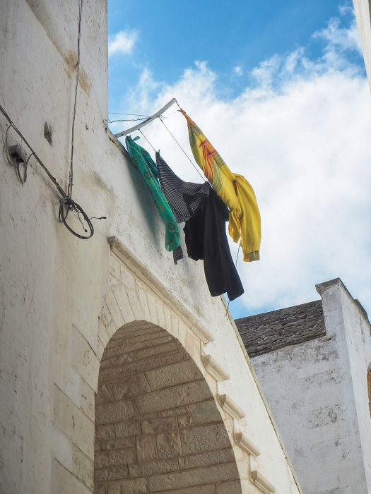 Panni stesi a Locorotondo