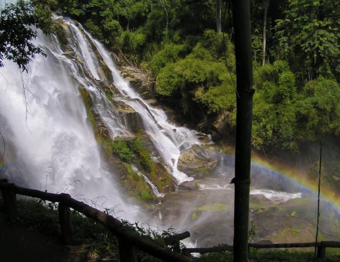 Cascata Wachirathan 80 metri Parco Doi Inthanon Thailandia