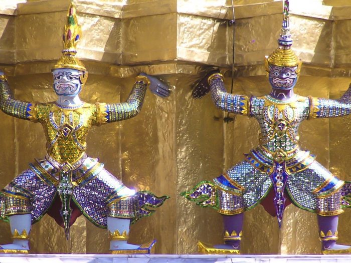 Dettagli architettonici Grand Palace Bangkok oro mosaici