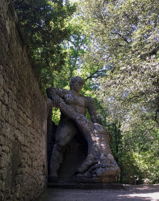 Statue giganti Ercole Caco Parco Mostri Bomarzo sculture pietra