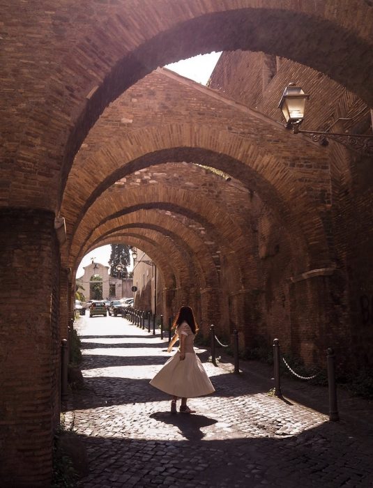 Archi medievali Clivo di Scauro Roma posti instagrammabili Celio