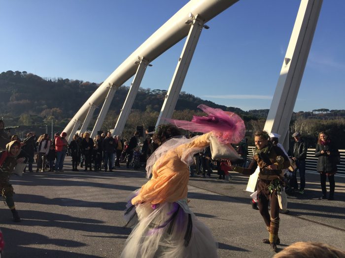 Ponte della Musica Roma struttura moderna acciaio legno tramonto Tevere