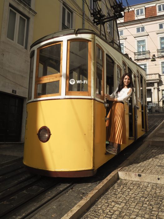 Elevador da Bica Unadonnaalcontrario