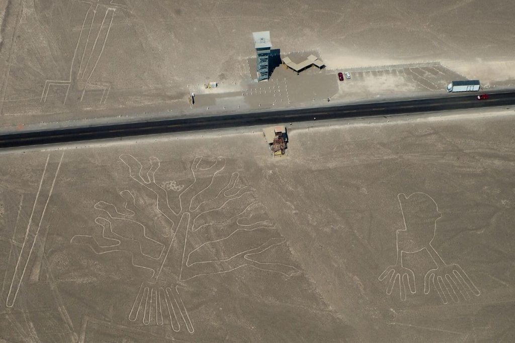 Albero e Mani Linee di Nazca