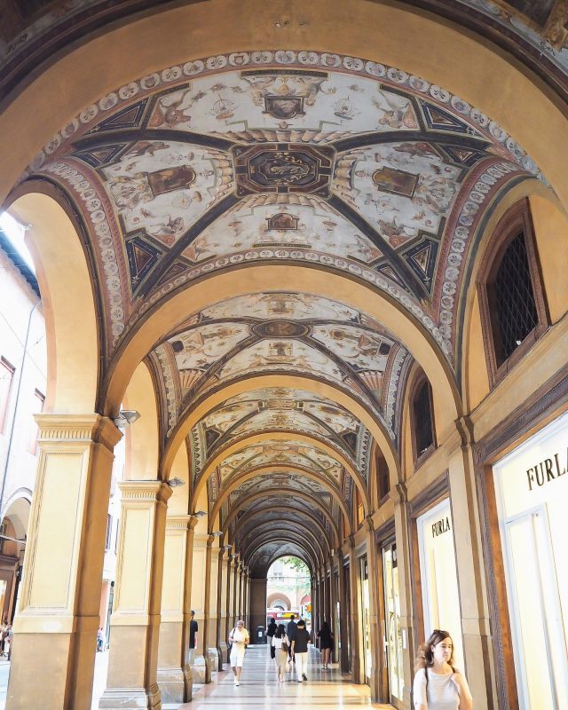 Portici di Bologna patrimonio UNESCO con arcate medievali