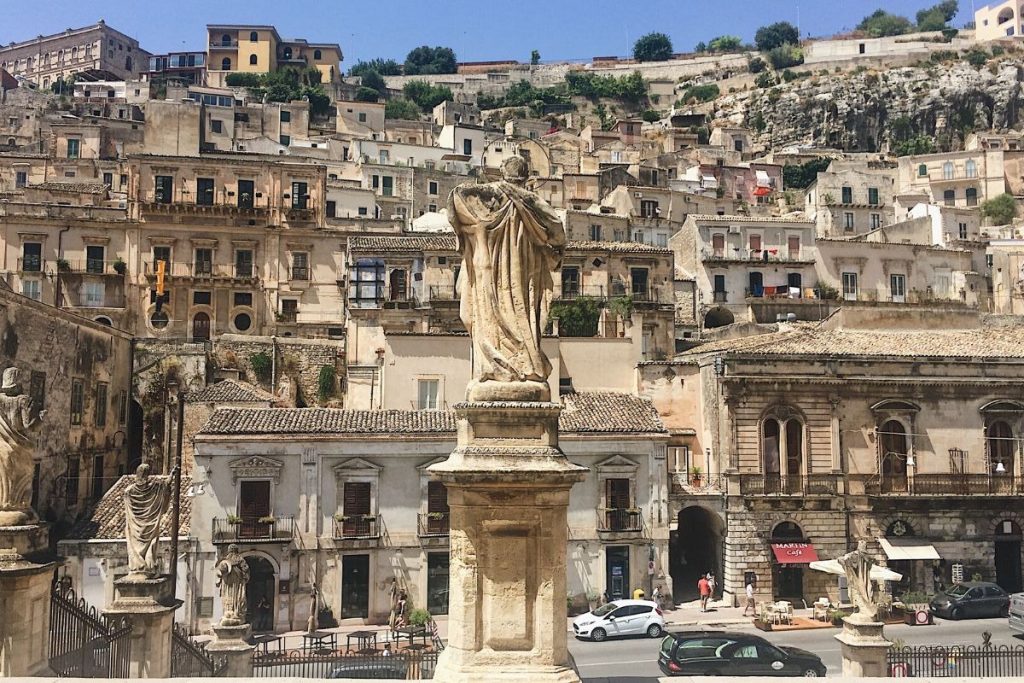 Articolo Modica Unadonnaalcontrario