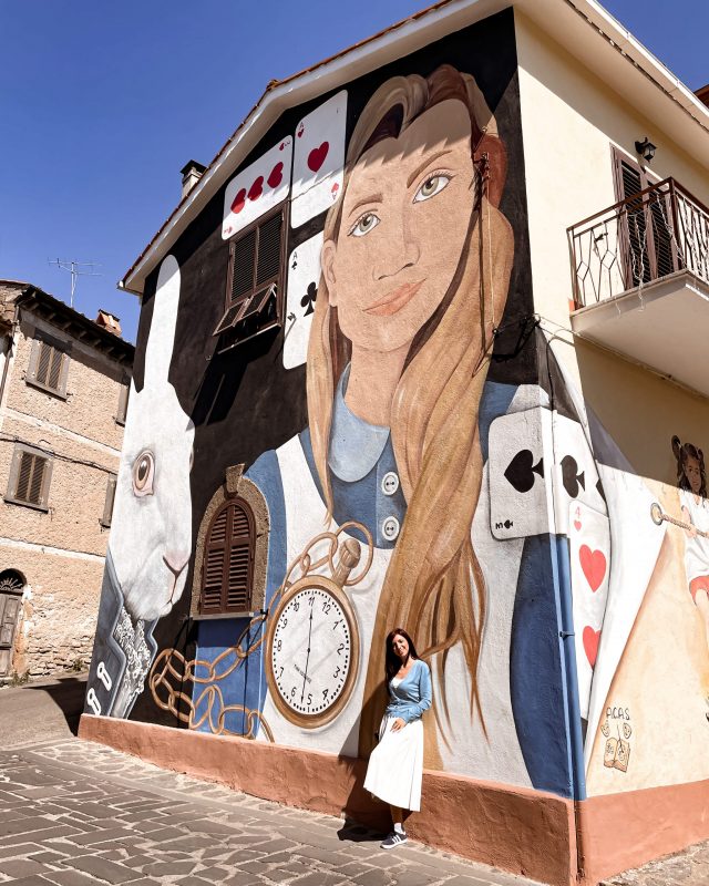 unadonnaalcontrario Murale Alice a Sant'Angelo di Roccalvecce
