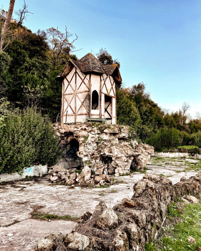 Giardini di Villa Mazzanti casetta laghetto Monte Mario vista Roma