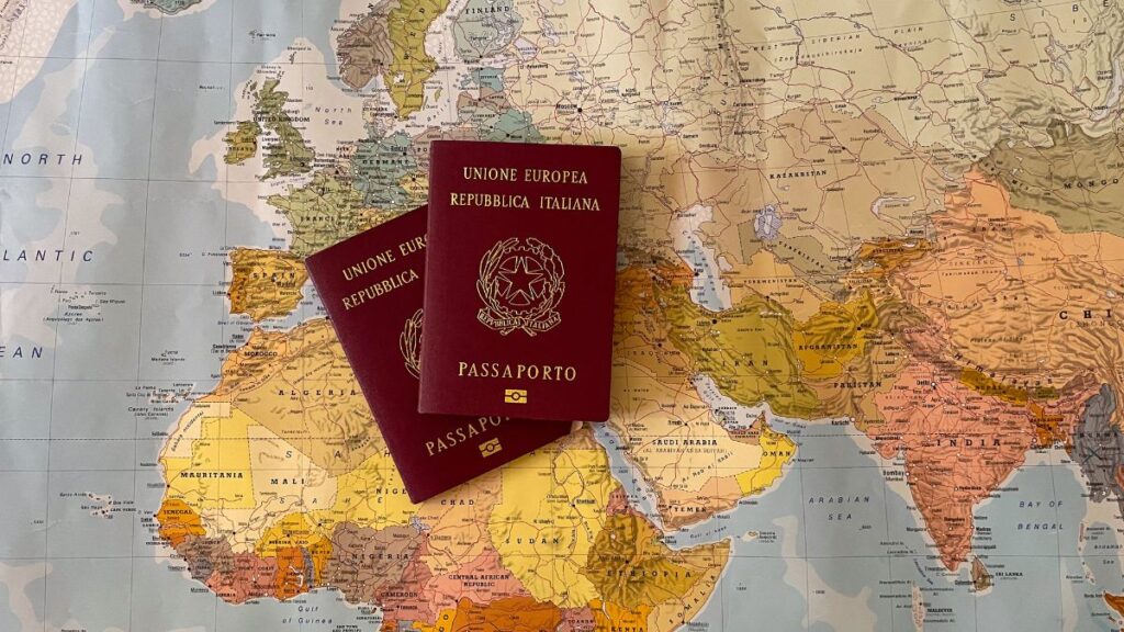 Passaporto italiano rosso documenti rinnovo procedura
