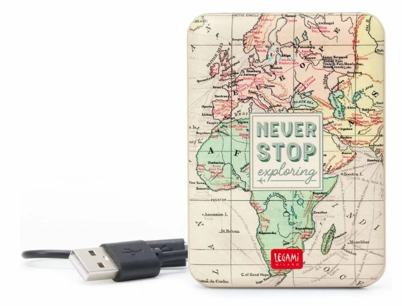 "Powerbank a forma di mappamondo con scritta never stop exploring, idee regalo per chi ama viaggiare"