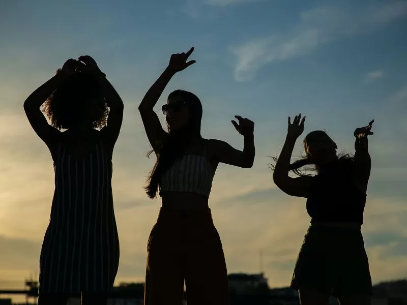 donne che danzano meditazione kundalini