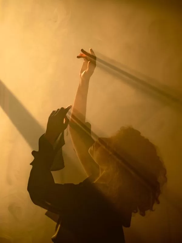 donna che balla libera meditazione dinamica