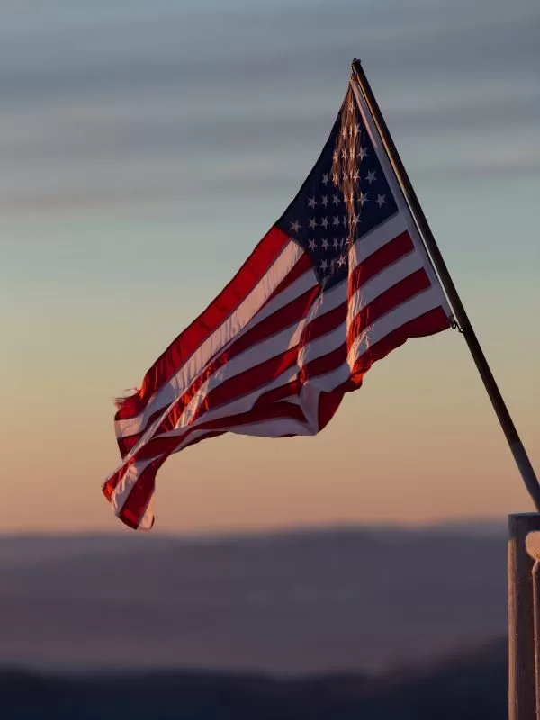Bandiera americana Stati Uniti ESTA passaporto documenti per entrare negli USA