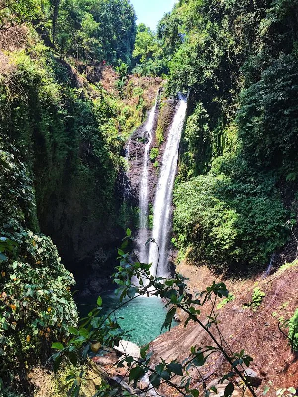 Cascate di Sambangan a Bali, una delle mete più rigeneranti per una vacanza a settembre immersa nella natura tropicale