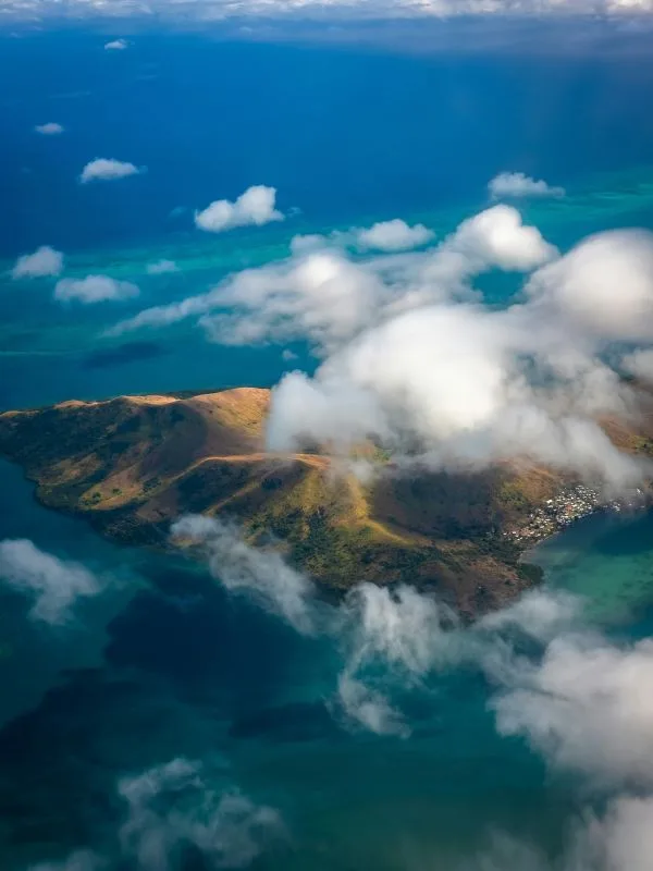 Laguna cristallina delle isole Fiji a ottobre, meta esotica per attivare il Blue Mind e ridurre l'ansia con la vista dell'oceano Pacifico incontaminato